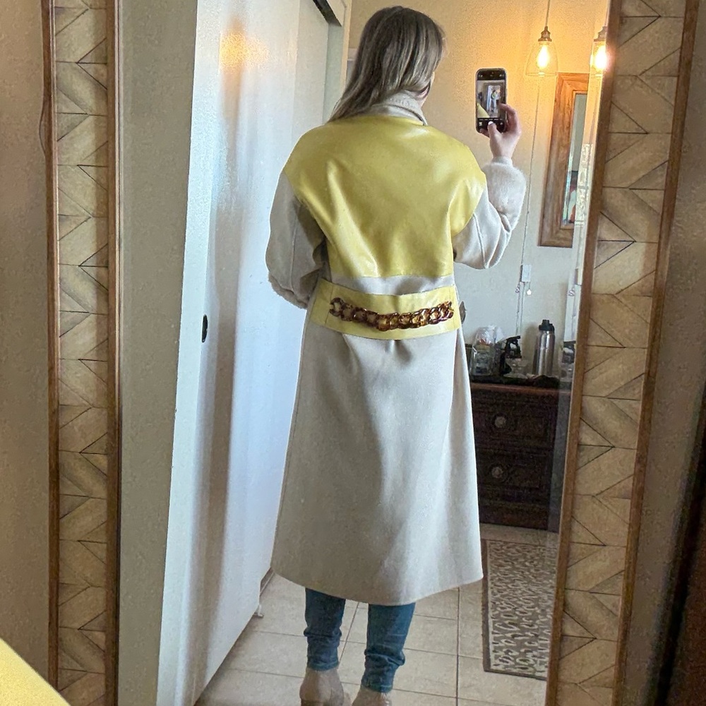 VINTAGE Y2K Beige & Butter Cream Wool Blend Coat with Faux Fur Cuffs - Picture 3 of 5